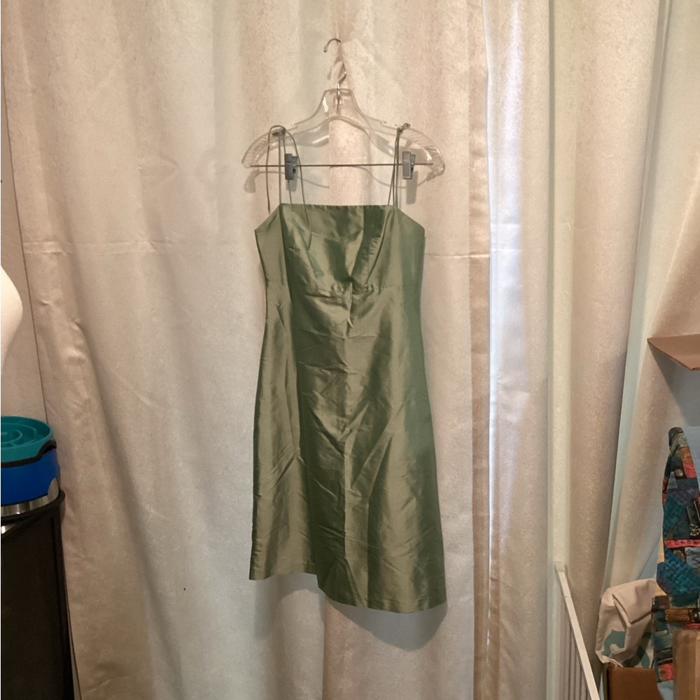 Sage green 90s YY2K style cocktail dress.  Size 4P, double lined classic.